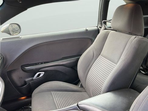 Used 2015 Dodge Challenger SXT RWD image 15