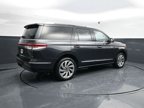 Used 2023 Lincoln Navigator Reserve AWD/4WD image 9