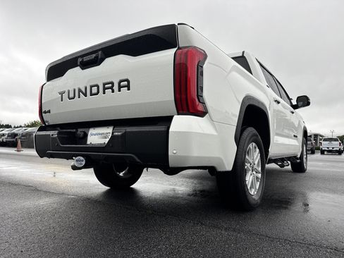 Used 2024 Toyota Tundra SR5 w/ SR5 Premium Package AWD/4WD image 10
