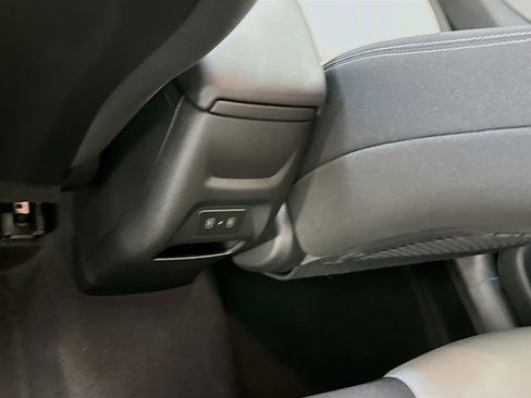 Used 2025 Hyundai Venue SEL image 28