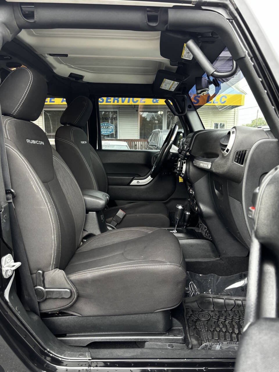 Used 2017 Jeep Wrangler Rubicon w/ Power Convenience Group AWD/4WD image 15