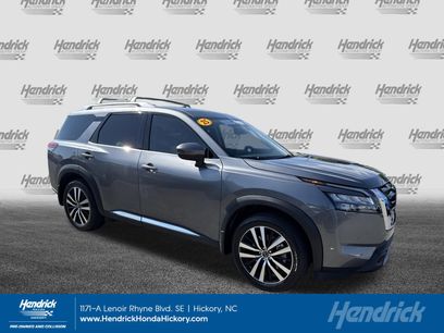 Used 2025 Nissan Pathfinder Platinum w/ Cargo Package
