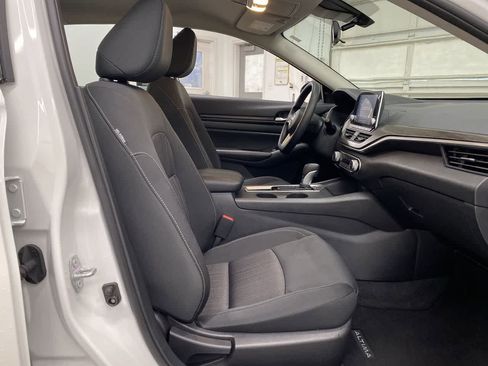 Used 2025 Nissan Altima 2.5 SV image 19