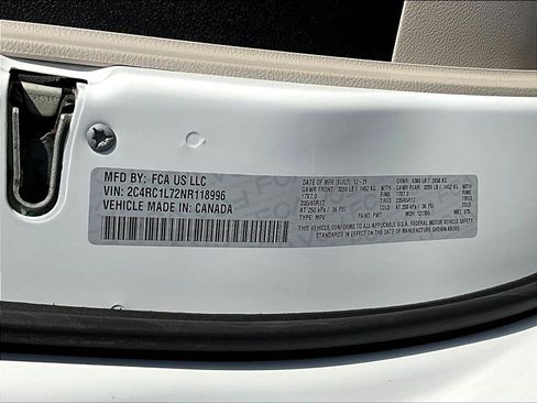 Used 2022 Chrysler Pacifica Touring-L w/ Uconnect Theater Family Group FWD image 16