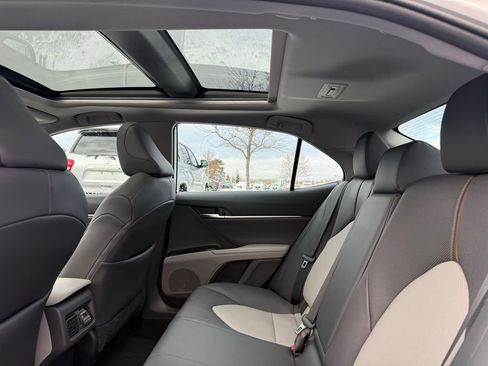 Used 2020 Toyota Camry XLE image 15