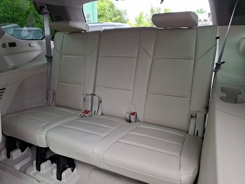 Used 2024 Cadillac Escalade Premium Luxury Platinum AWD/4WD image 29