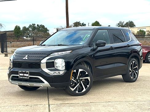 Used 2024 Mitsubishi Outlander SE image 2