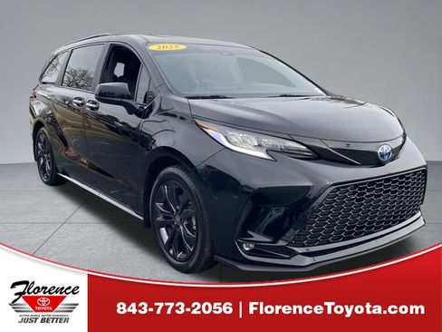 Used 2025 Toyota Sienna XSE image 1