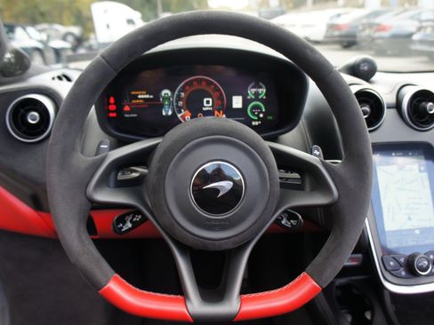 Used 2019 McLaren 570S Spider image 18