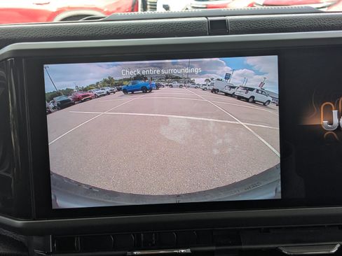 Used 2025 Jeep Wrangler Sport S image 21