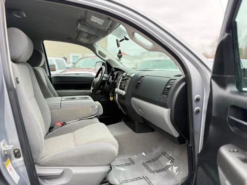 Used 2011 Toyota Tundra 4x4 Double Cab w/ Tow Pkg image 9