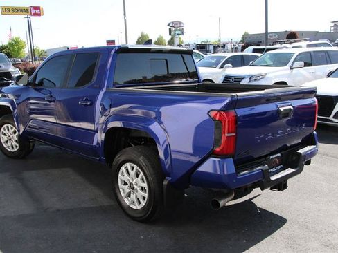 Used 2025 Toyota Tacoma SR5 AWD/4WD image 5
