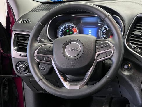 Used 2019 Jeep Cherokee Limited image 20