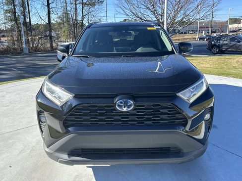 Used 2021 Toyota RAV4 XLE image 3