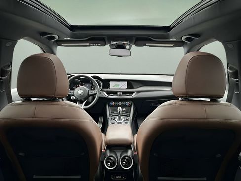 Used 2023 Alfa Romeo Stelvio Ti image 19