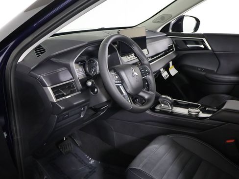 New 2025 Mitsubishi Outlander SE image 25