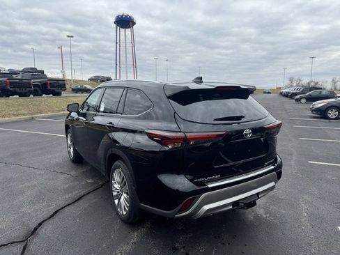 New 2026 Toyota Highlander Platinum image 5