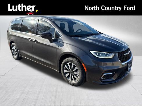 Used 2022 Chrysler Pacifica Touring-L FWD image 1
