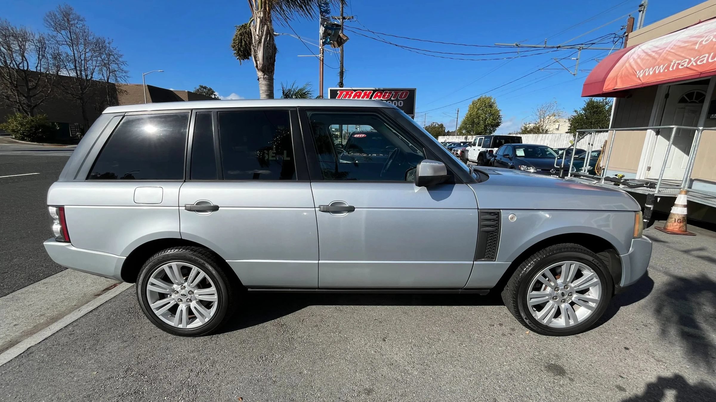 Used 2011 Land Rover Range Rover HSE LUX AWD/4WD image 8