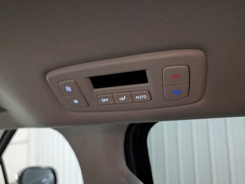 Used 2026 Kia Carnival FWD image 12