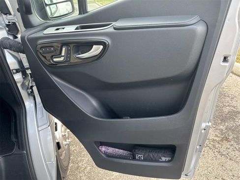 Used 2022 Mercedes-Benz Sprinter 3500 image 9