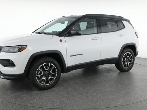 Used 2025 Jeep Compass Trailhawk AWD/4WD image 3