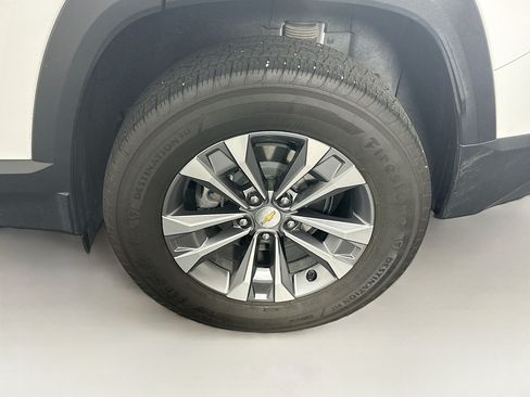 Used 2025 Chevrolet Equinox LT w/ Safety and Technology Package FWD image 11