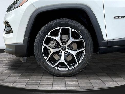 Used 2025 Jeep Compass Limited AWD/4WD image 32