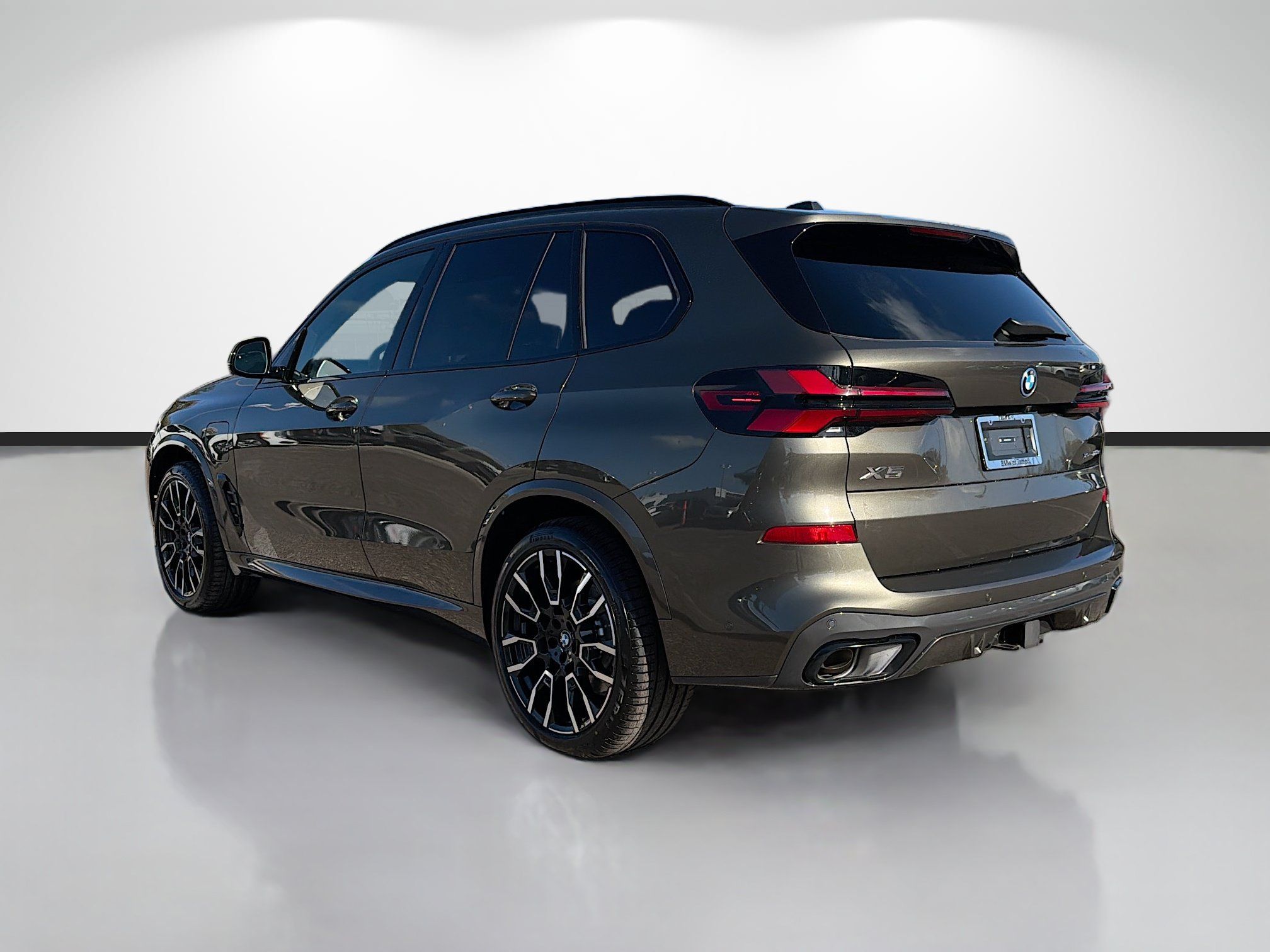 New 2026 BMW X5 xDrive50e w/ Executive Package AWD/4WD image 5