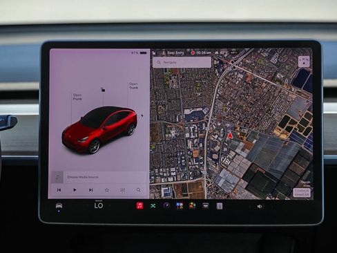 Used 2021 Tesla Model Y Long Range AWD/4WD image 14