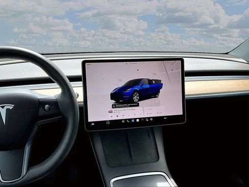 Used 2023 Tesla Model Y Long Range AWD/4WD image 9