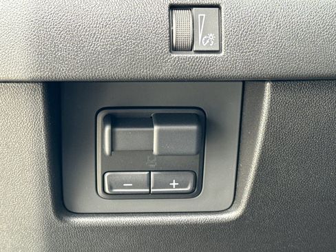 Used 2025 GMC Canyon AT4 AWD/4WD image 25