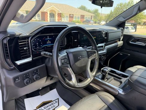 Used 2024 Chevrolet Silverado 1500 LT Trail Boss w/ Convenience Package II AWD/4WD image 24