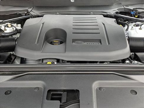 Certified 2025 Land Rover Discovery Dynamic SE image 26