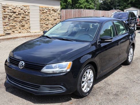 Used 2011 Volkswagen Jetta SE FWD image 4