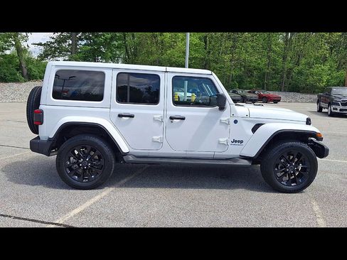 Certified 2025 Jeep Wrangler Unlimited Sahara AWD/4WD image 9
