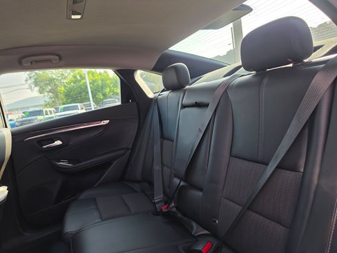 Used 2015 Chevrolet Impala LT w/ Convenience Package FWD image 13