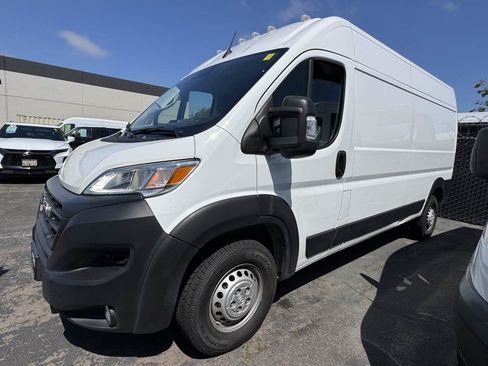 Used 2024 RAM ProMaster 2500 w/ Convenience Group FWD image 4