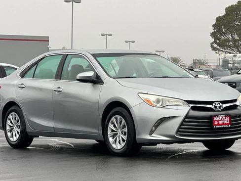 Used 2016 Toyota Camry LE image 5