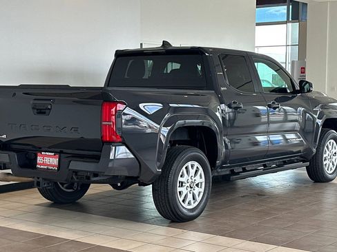 Certified 2025 Toyota Tacoma SR5 image 4