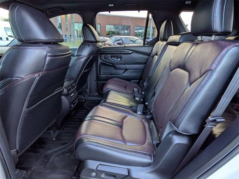 Used 2025 Honda Pilot Black Edition image 14