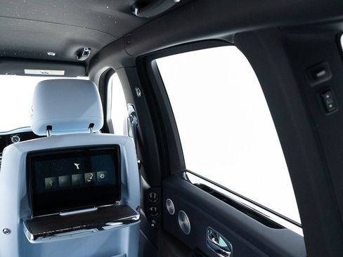 Certified 2025 Rolls-Royce Cullinan AWD/4WD image 32