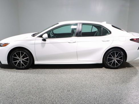 Used 2023 Toyota Camry SE FWD image 10