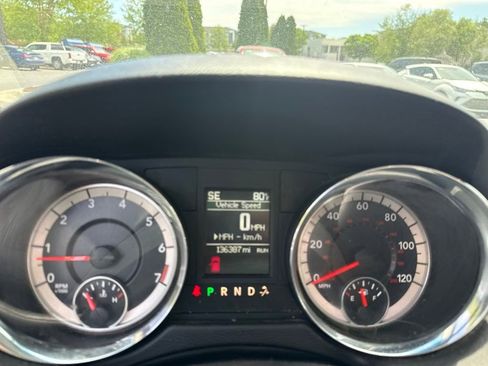 Used 2016 Dodge Grand Caravan SXT w/ Rear Park Assist Package FWD image 9
