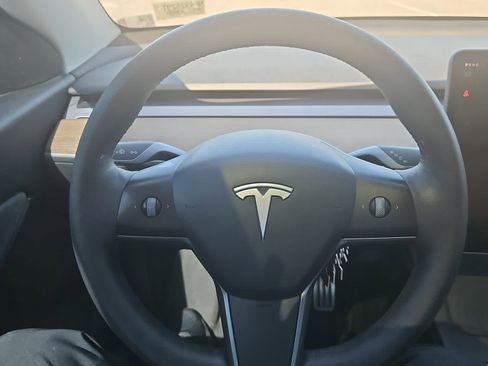 Used 2022 Tesla Model Y Performance image 16