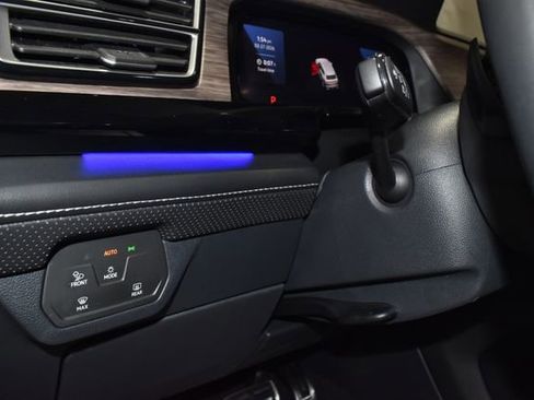 Used 2024 Volkswagen Atlas SEL Premium R-Line image 27