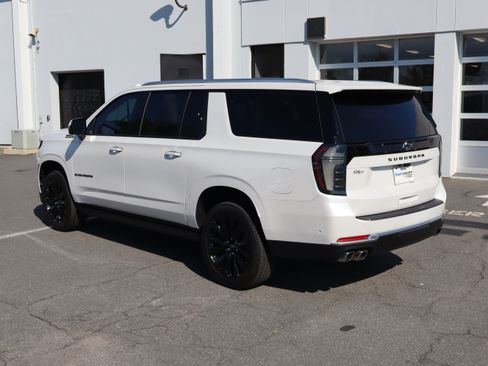 Used 2025 Chevrolet Suburban High Country AWD/4WD image 8