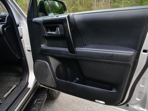 Used 2020 Toyota 4Runner SR5 Premium AWD/4WD image 37