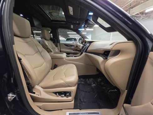 Used 2018 Cadillac Escalade Platinum AWD/4WD image 27