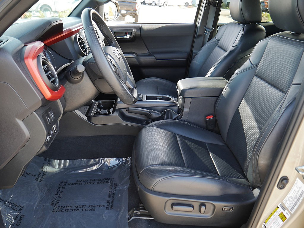 Used 2020 Toyota Tacoma TRD Off-Road w/ TRD Premium Off Road Package AWD/4WD image 10